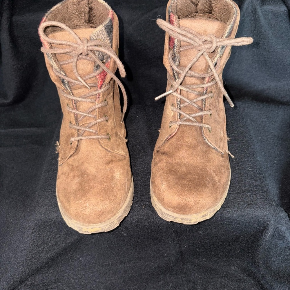 Brown Lace-Up Boots